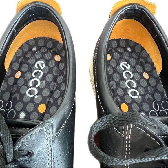 Ecco Black Low Profile Leather Sneakers. Size 38 (7-7.5) Great Condition!! - Picture 11 of 12